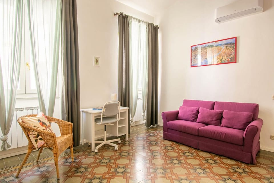 Living room, Seating area, air conditioner