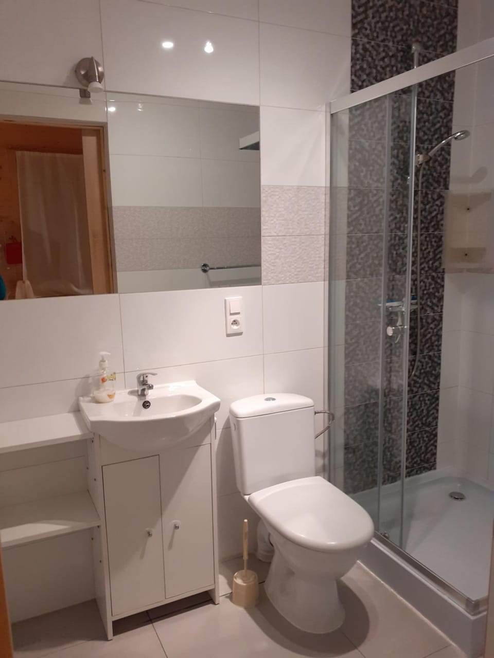 Domek nad jeziorem/Seehaus 1B (Sławno/Łętowo) Nature lodge in Pomeranian Voivodeship