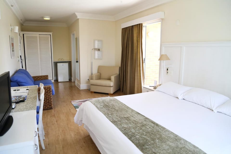 Bed, Photo of the whole room, Decorative detail, Bedroom
