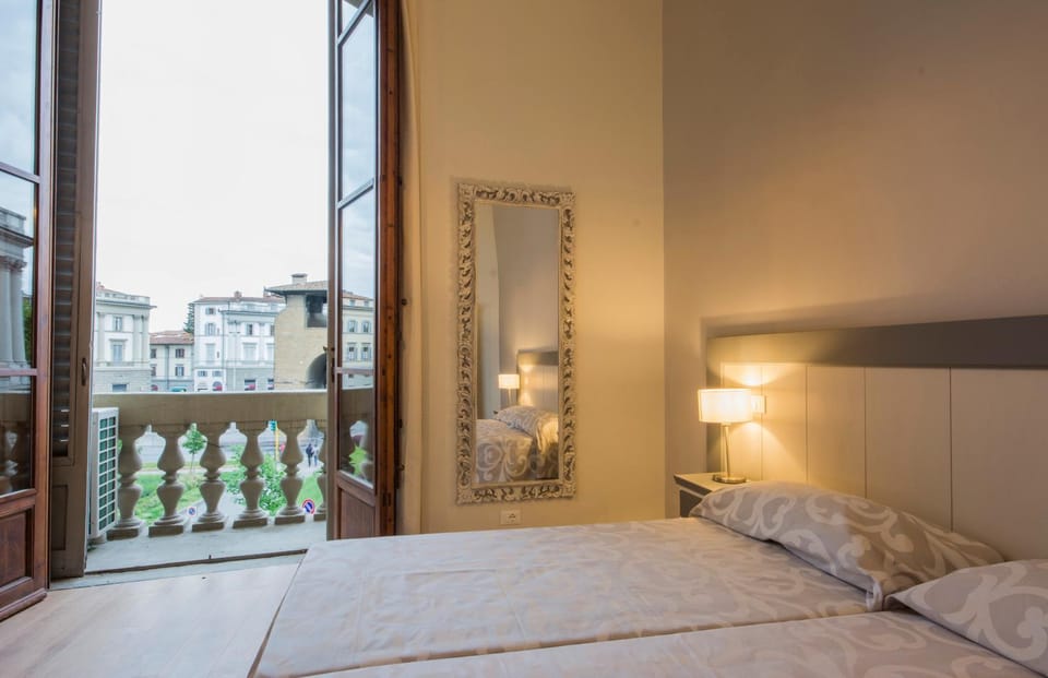 Bed, Balcony/Terrace, Bedroom, City view, Landmark view
