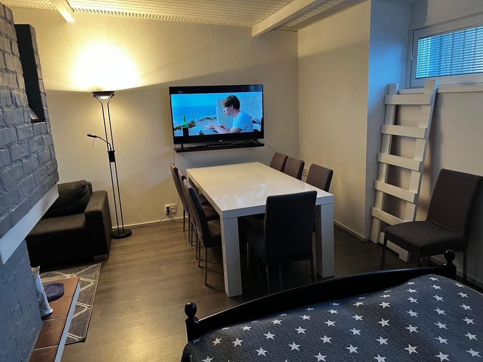 Communal lounge/ TV room
