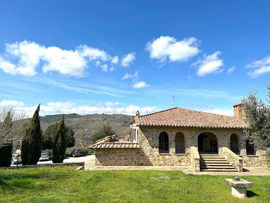 Property building, Nearby landmark, Day, Natural landscape, Garden, Garden view