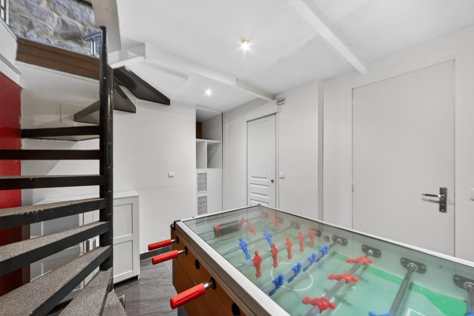 Game Room, Game Room