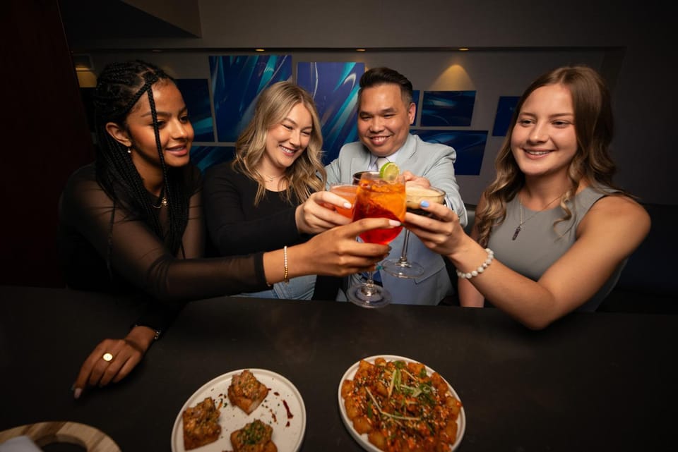 Restaurant/places to eat, Lounge or bar