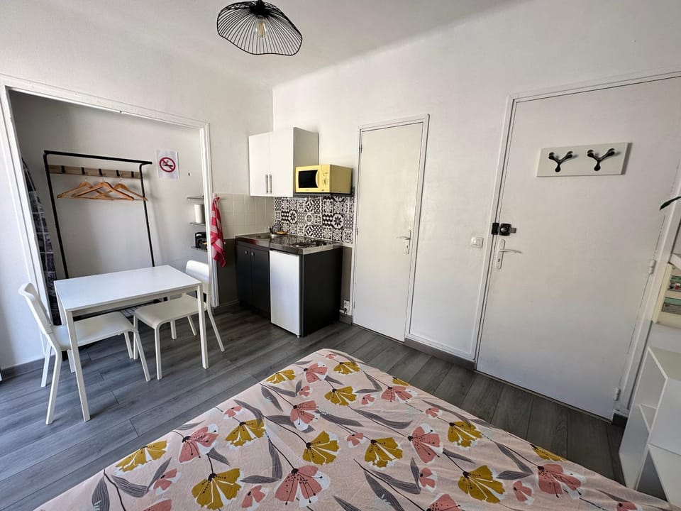 Kitchen or kitchenette, Photo of the whole room, Dining area