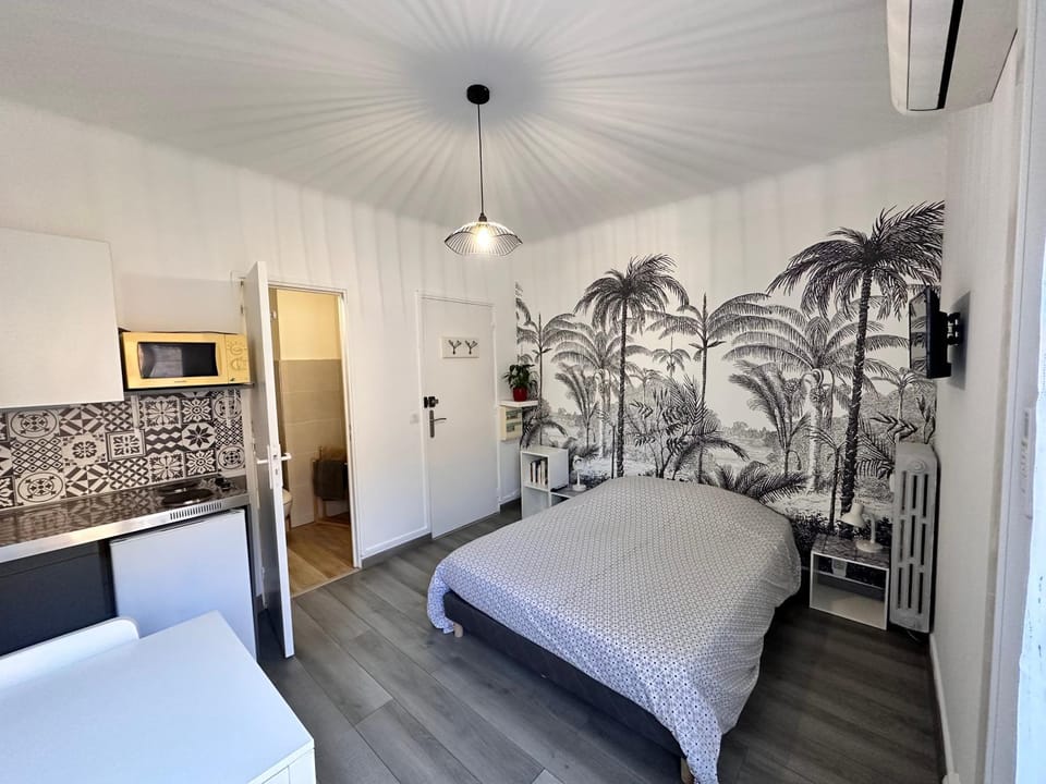 Bed, Kitchen or kitchenette, Photo of the whole room