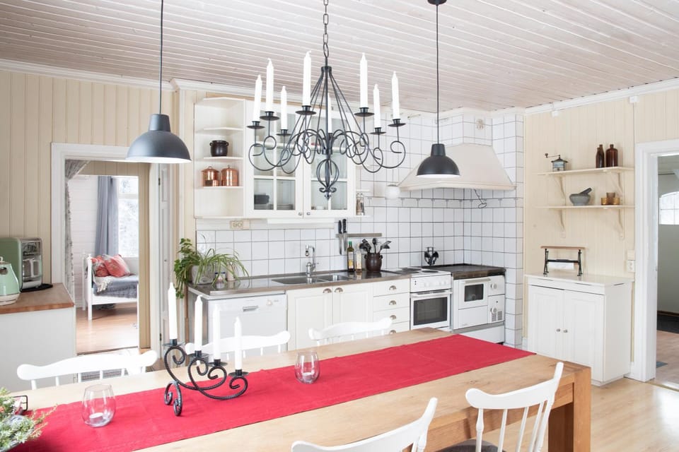 Dining area, dishwasher, kitchen