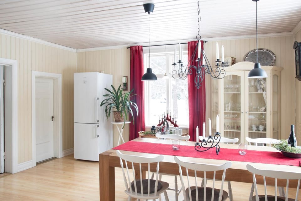 Dining area, dishwasher, kitchen