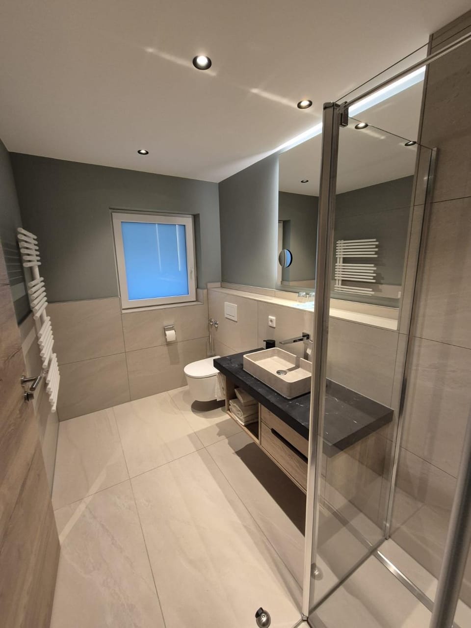 Bathroom, Photo of the whole room