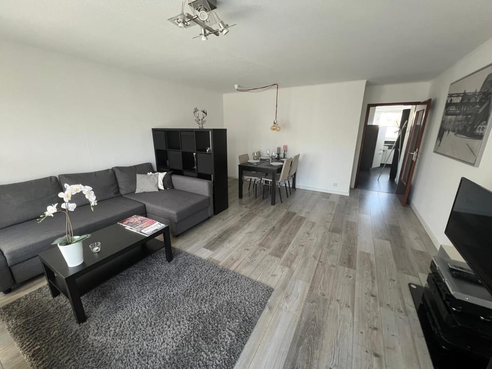 Communal lounge/ TV room, TV and multimedia, Living room, Seating area, Dining area, Evening entertainment