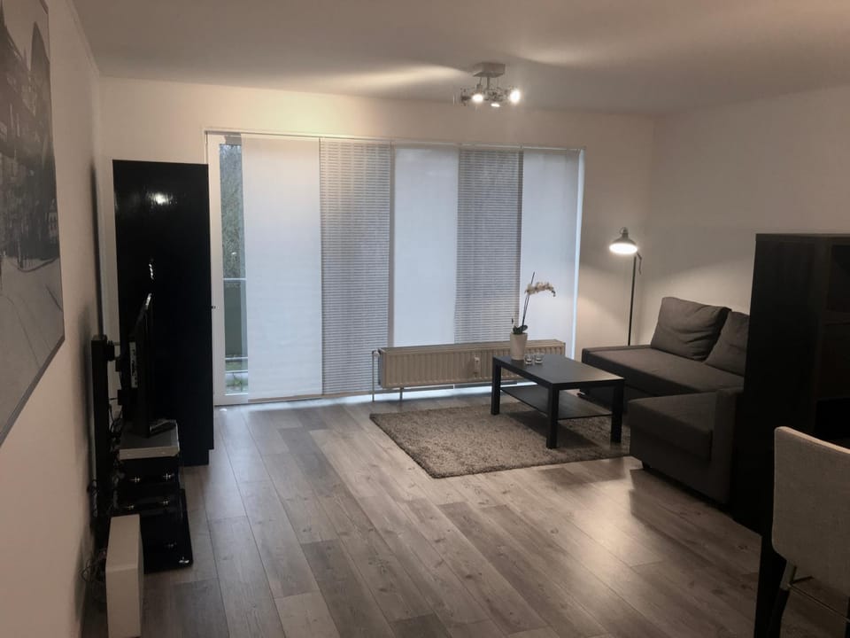 Communal lounge/ TV room, TV and multimedia, Living room, Seating area, Evening entertainment
