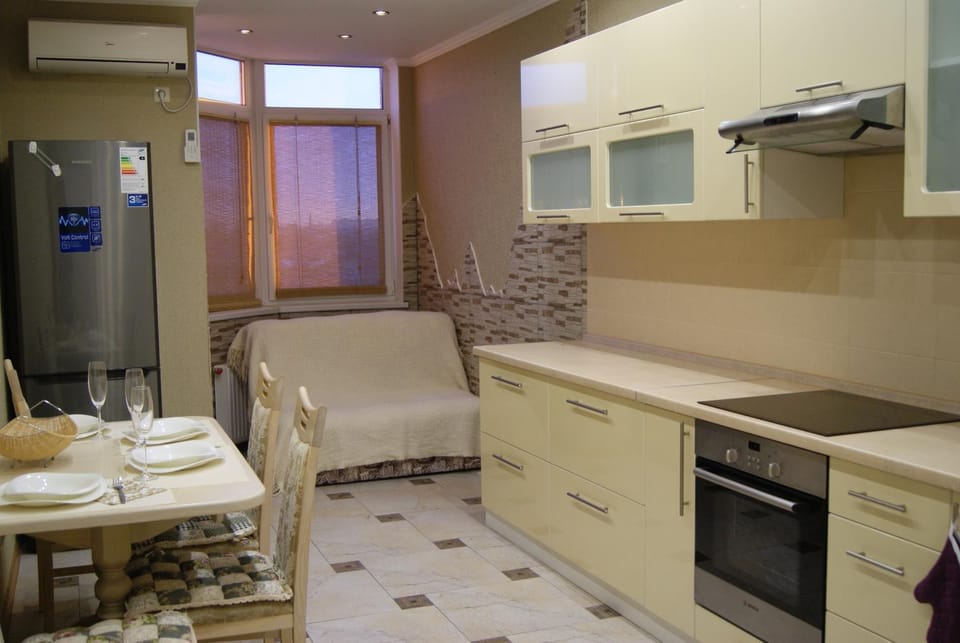 Communal kitchen, On site, Text overlay