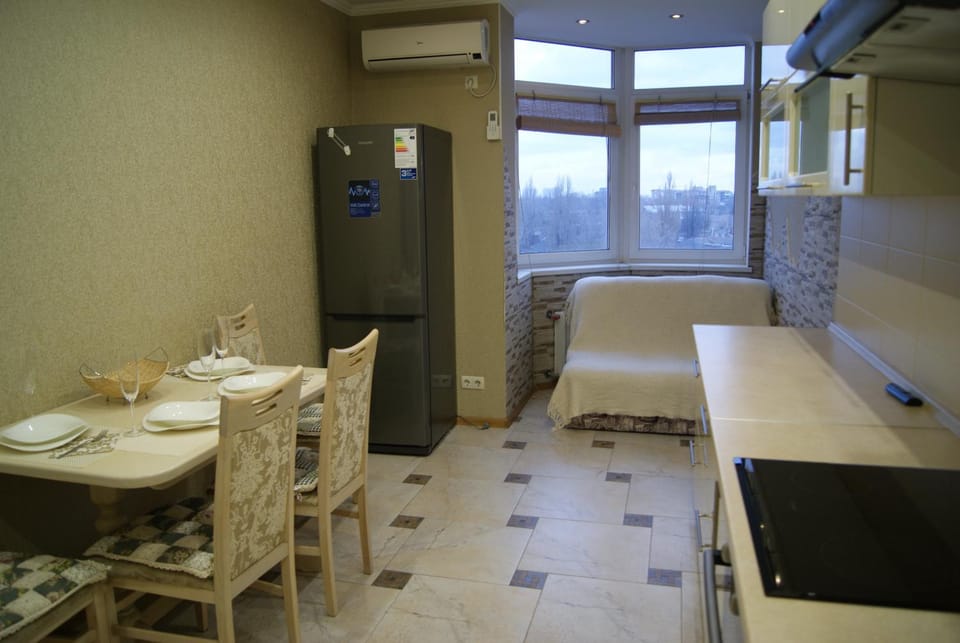 Bed, Coffee/tea facilities, Kitchen or kitchenette, Dining area, City view