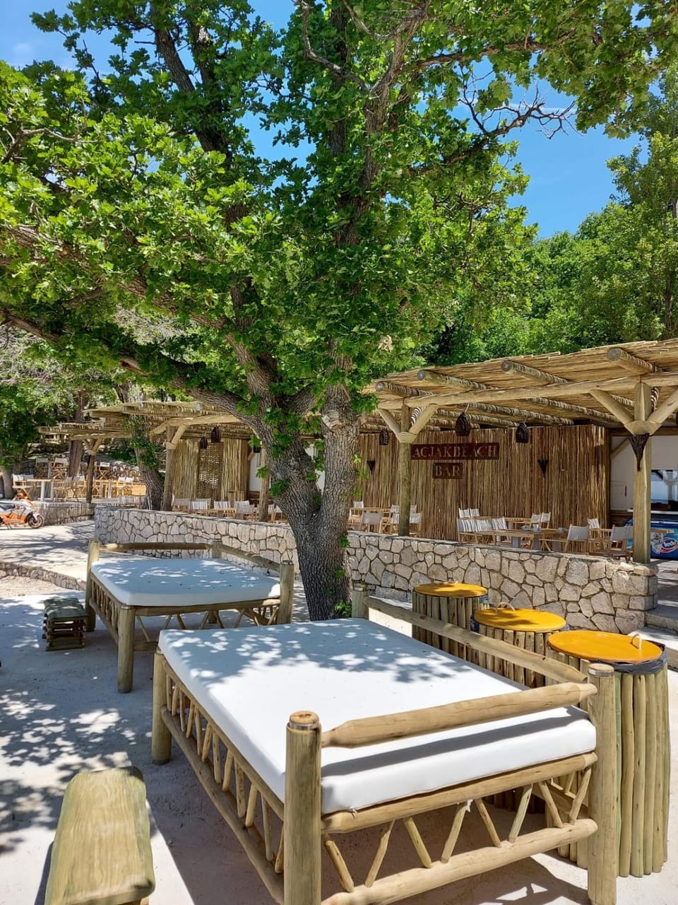 Lounge or bar, Beach