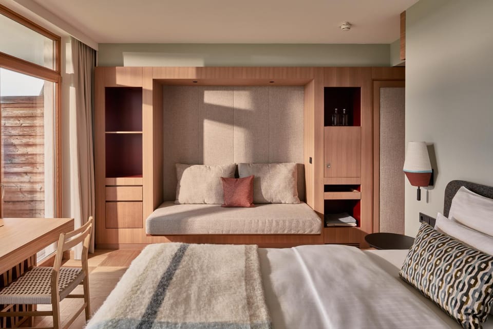 Bed, Photo of the whole room, Seating area, Bedroom