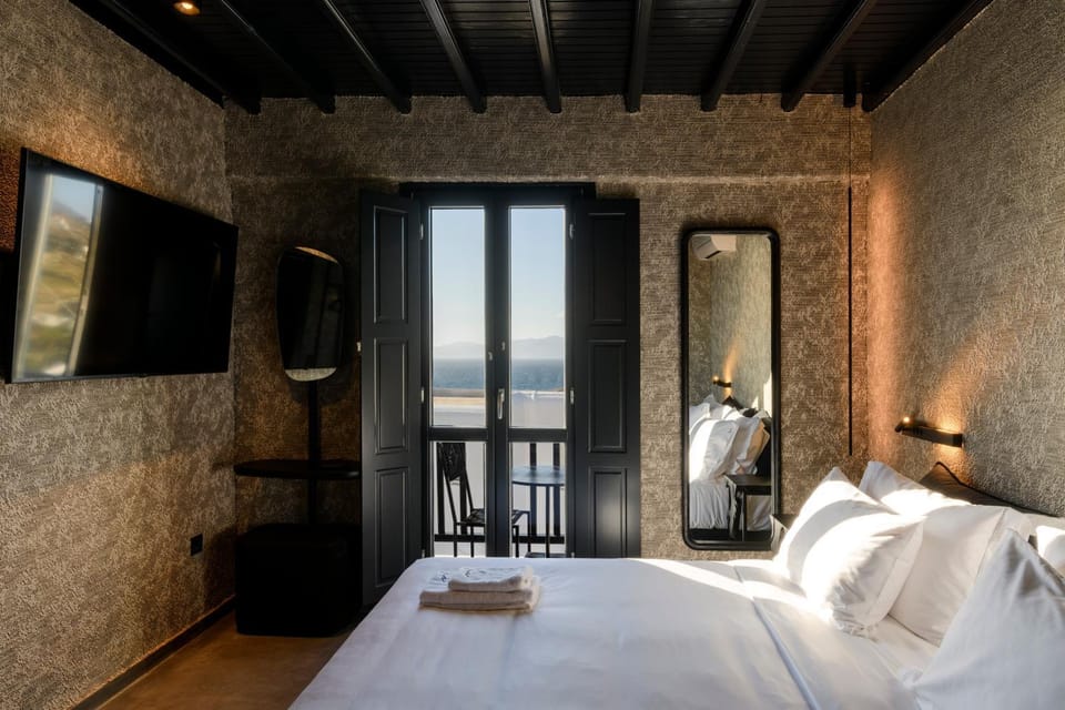 View (from property/room), Photo of the whole room, Bedroom, Pool view, Sea view