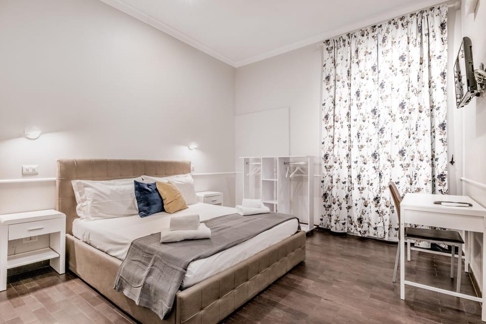 Photo of the whole room, Bedroom, towels