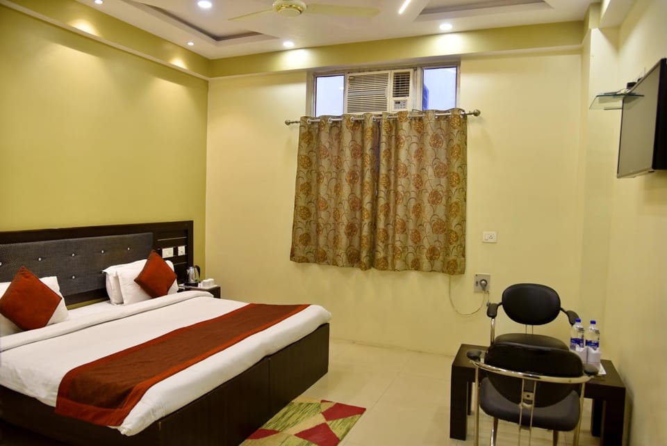 Bed, TV and multimedia, Bedroom, Breakfast, Dinner, fireplace, air conditioner
