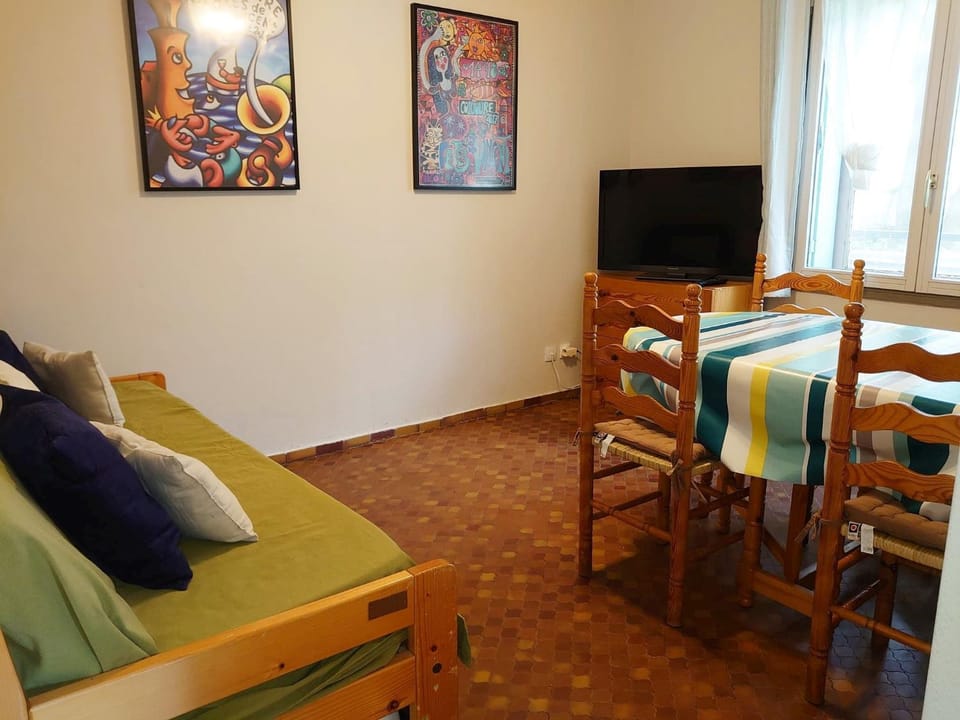 TV and multimedia, Living room, Dining area