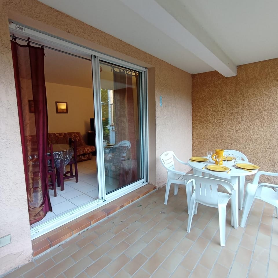 Patio, Dining area