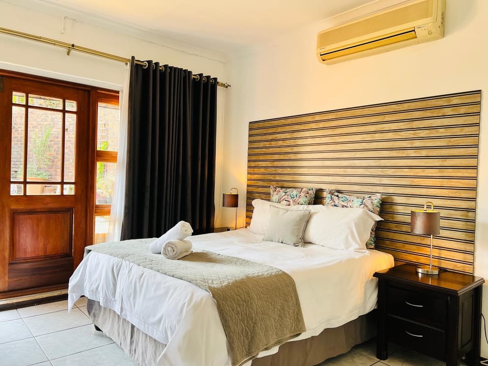 Bed, Bedroom, air conditioner