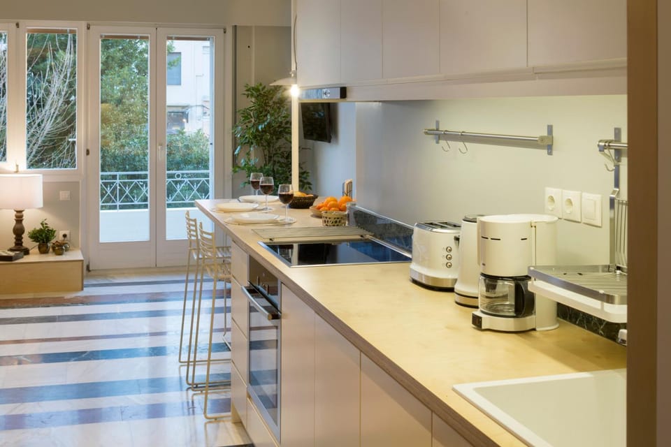 Coffee/tea facilities, Kitchen or kitchenette, Dining area
