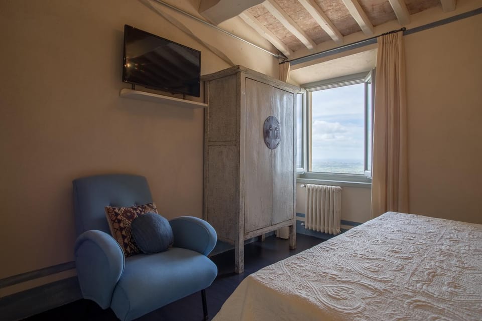 Bed, TV and multimedia, Photo of the whole room, Bedroom, internet, air conditioner
