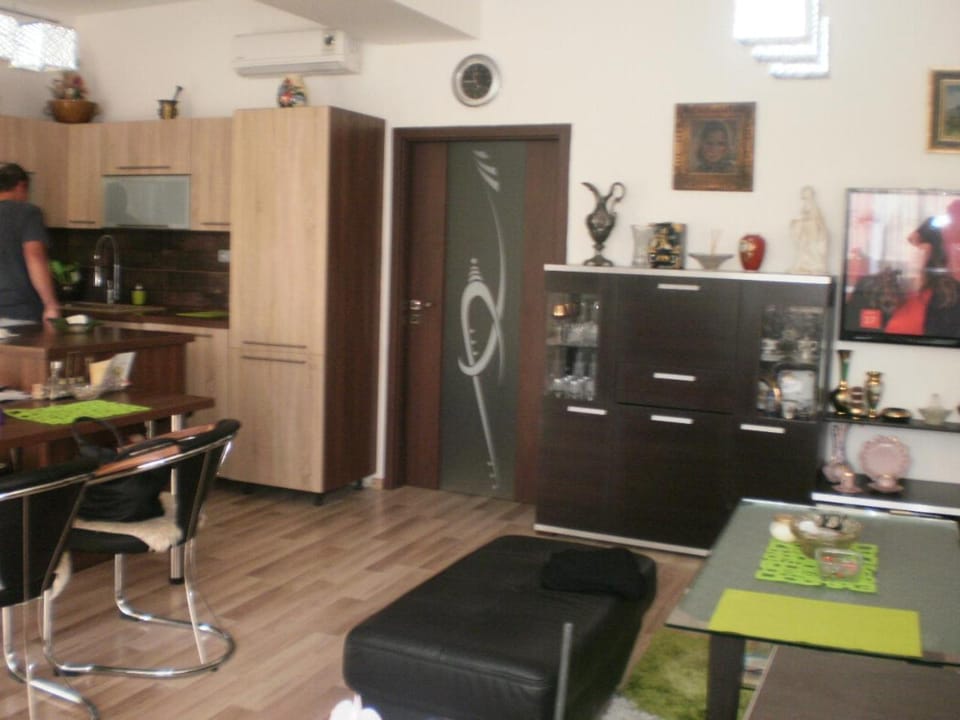 Kitchen or kitchenette, Living room