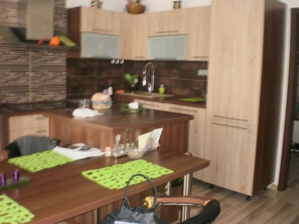 Kitchen or kitchenette, Seating area