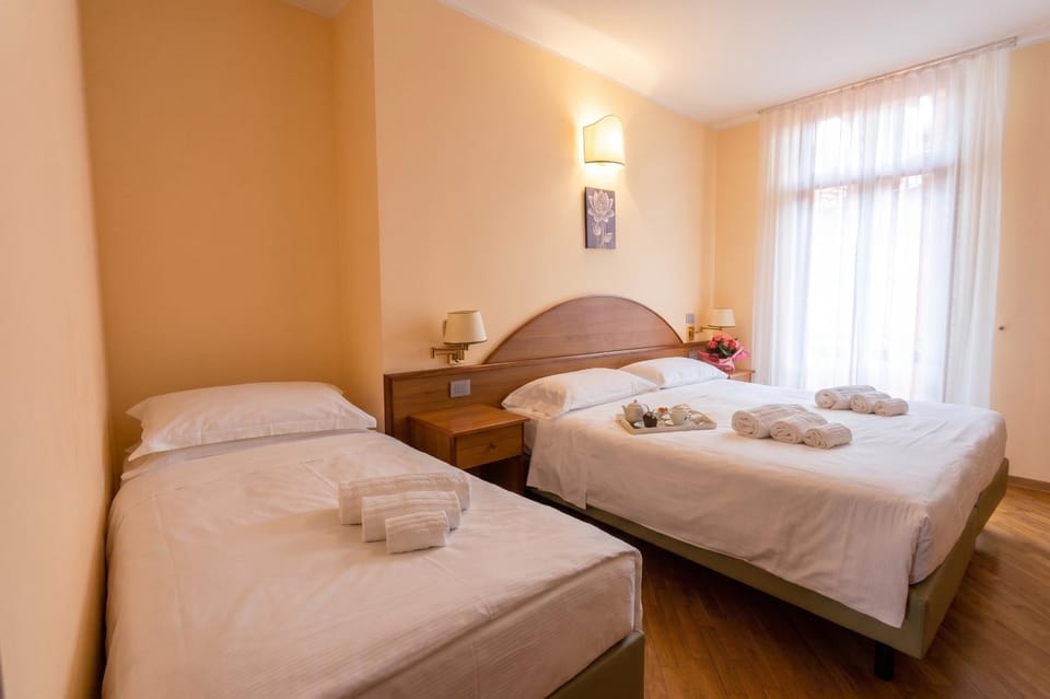 Photo of the whole room, Bedroom, air conditioner