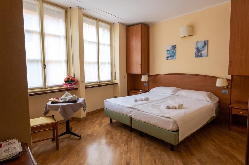 Photo of the whole room, Bedroom, Breakfast, air conditioner