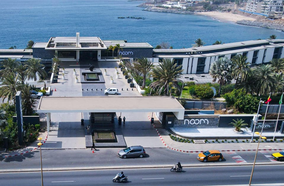 Property building, Facade/entrance, Bird's eye view, Sea view, Street view, Location