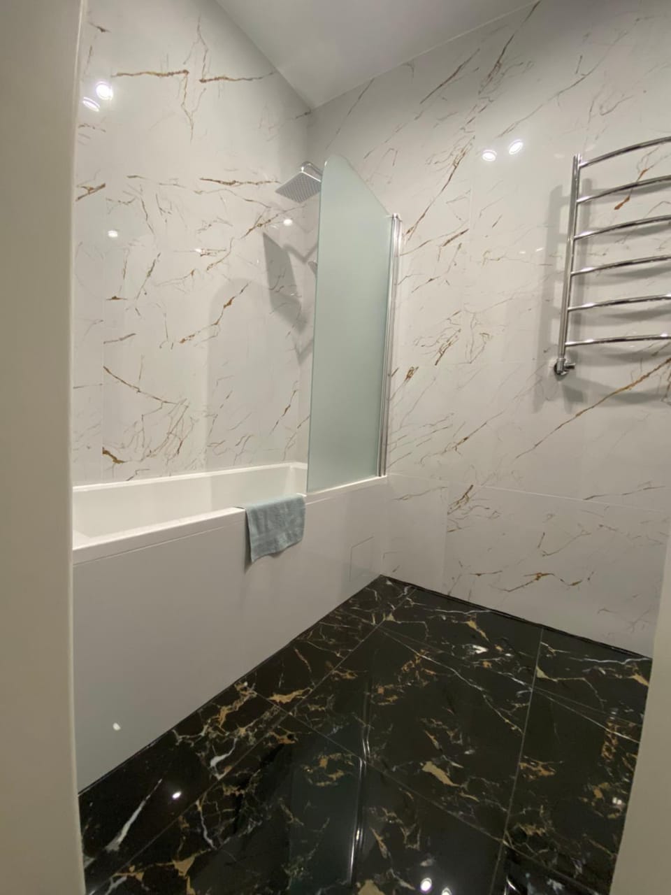 Авторський ремонт Апартаменти біля Щасливого,поруч озеро Apartment in Ukraine