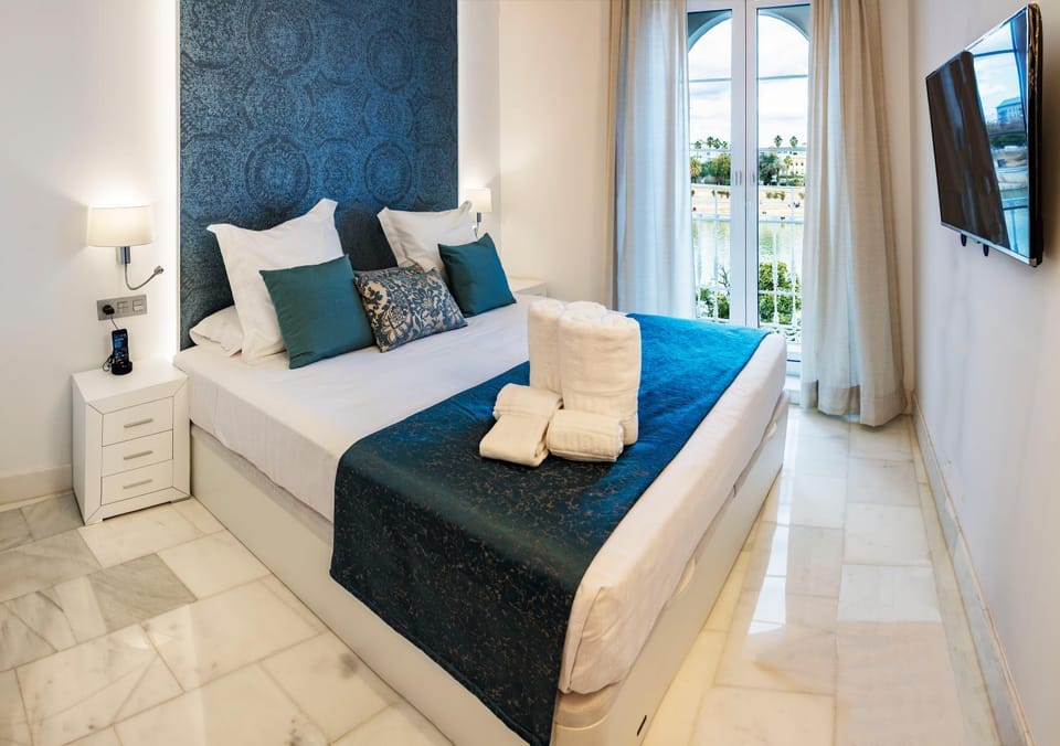 TV and multimedia, Bedroom, City view, River view