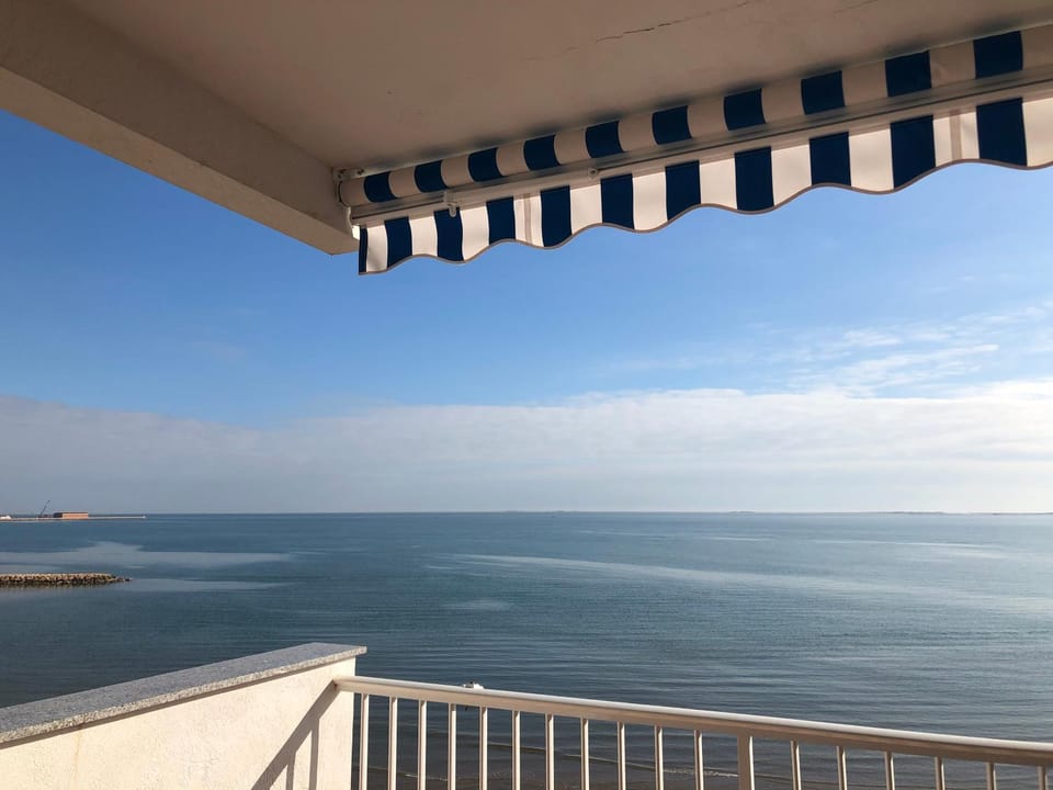 Apartamento en primera línea de mar Apartment in Montsià