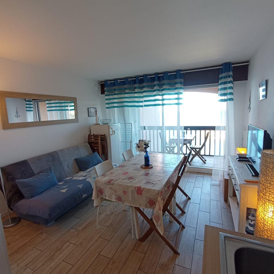 Bed, Balcony/Terrace, Living room, Dining area, Sea view