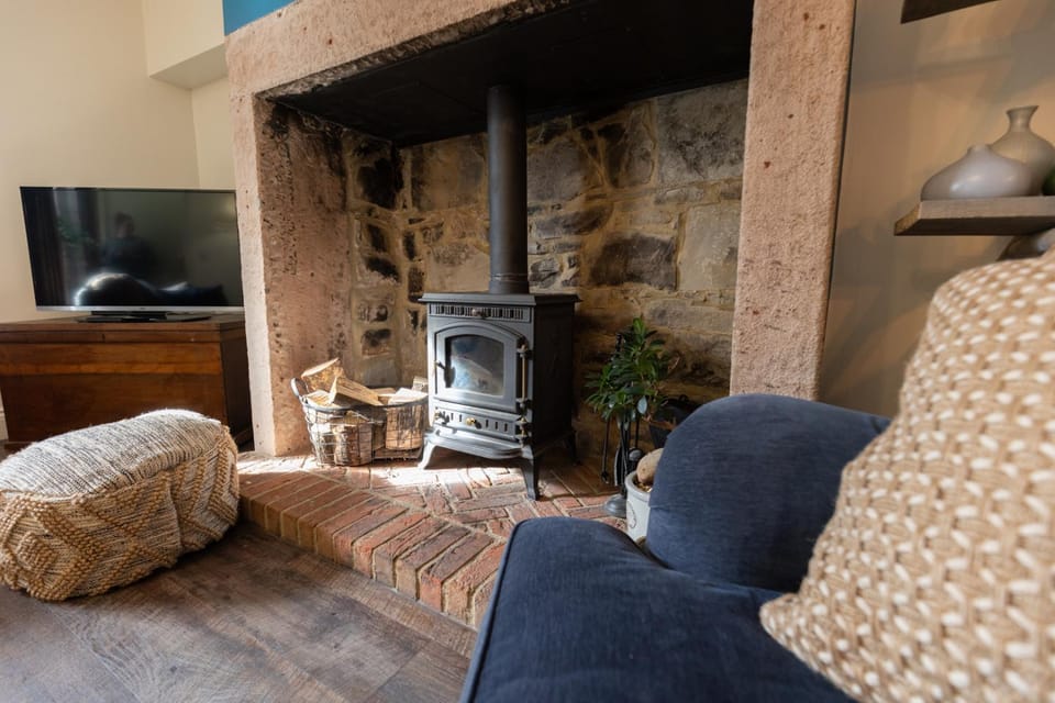 Living room, Seating area, fireplace