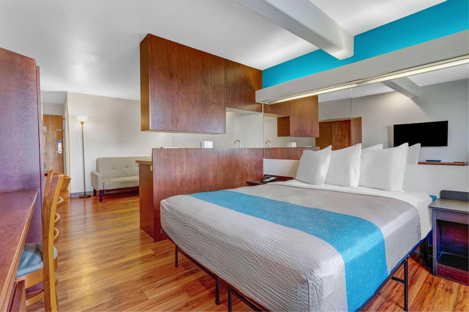 Photo of the whole room, Bedroom, On site