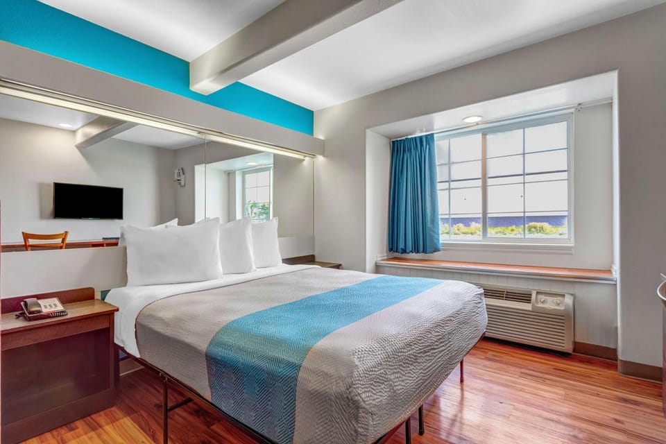 Photo of the whole room, Bedroom, On site