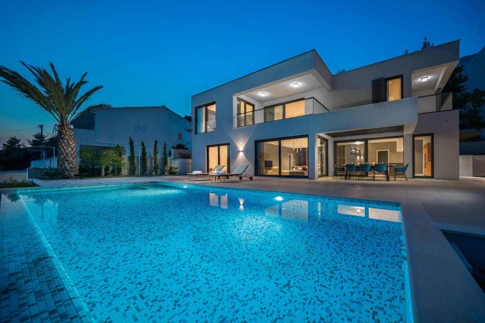 Facade/entrance, On site, Swimming pool