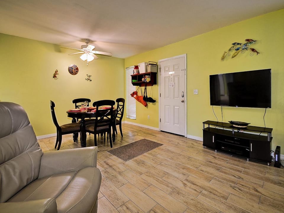 Gone Beaching 202 Apartment in Clearwater Beach