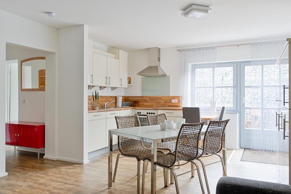Kitchen or kitchenette, Living room, Seating area, Dining area