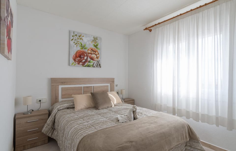 Bed, Photo of the whole room, Decorative detail, Bedroom