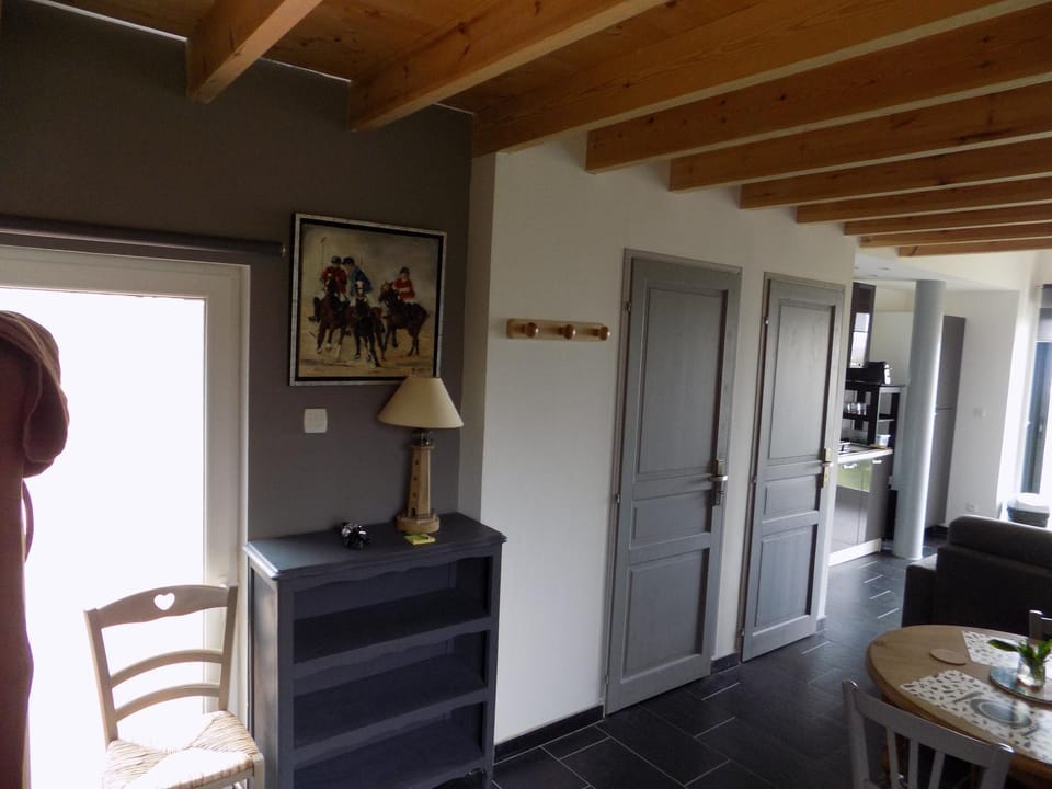 Property building, Day, Dining area