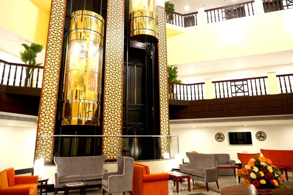 Property building, Decorative detail, Seating area, Floor plan