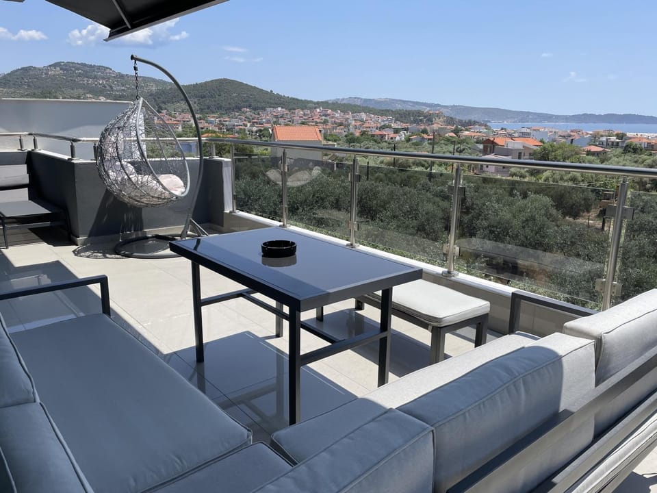 Balcony/Terrace, Mountain view, Sea view