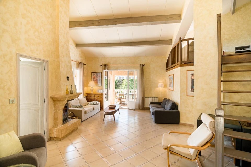 Living room, Seating area