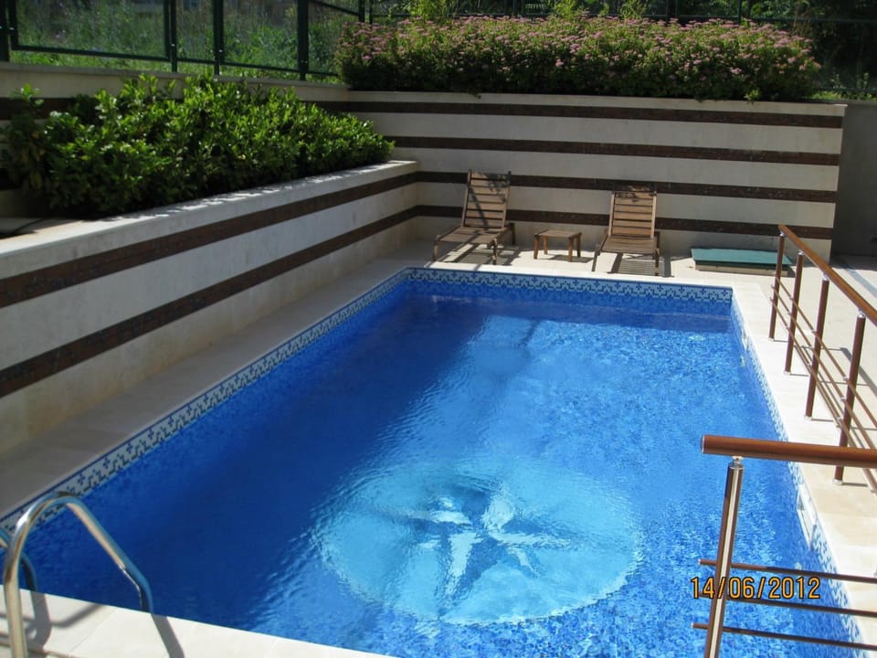 Swimming pool, Swimming pool
