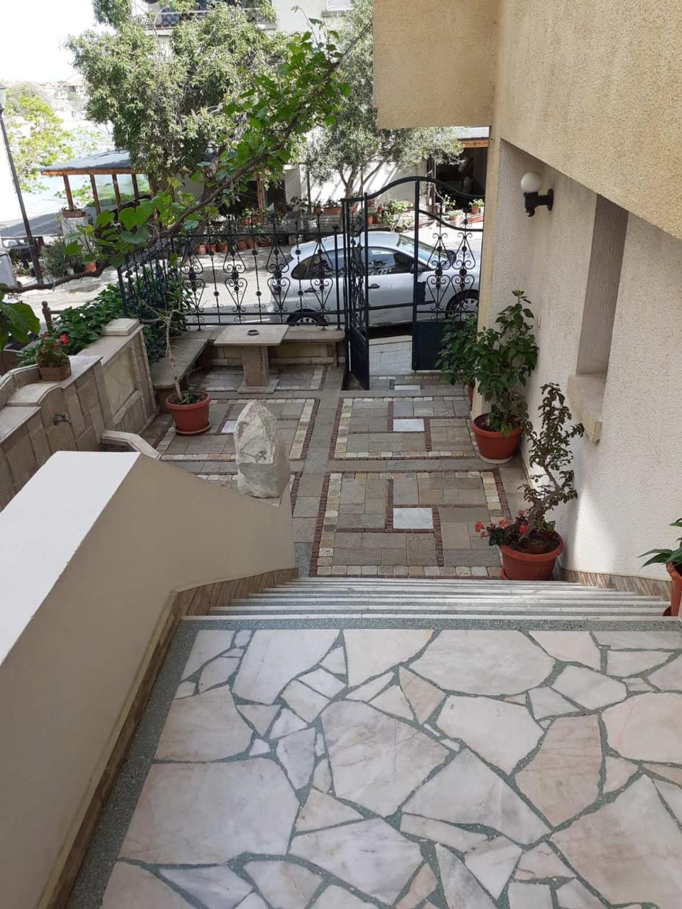 Facade/entrance