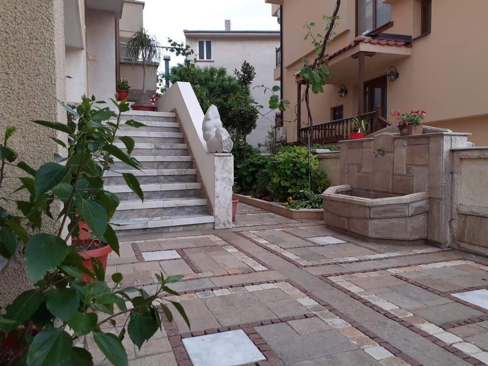 Facade/entrance, Garden